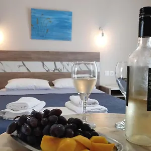 Apartment La, Peraía